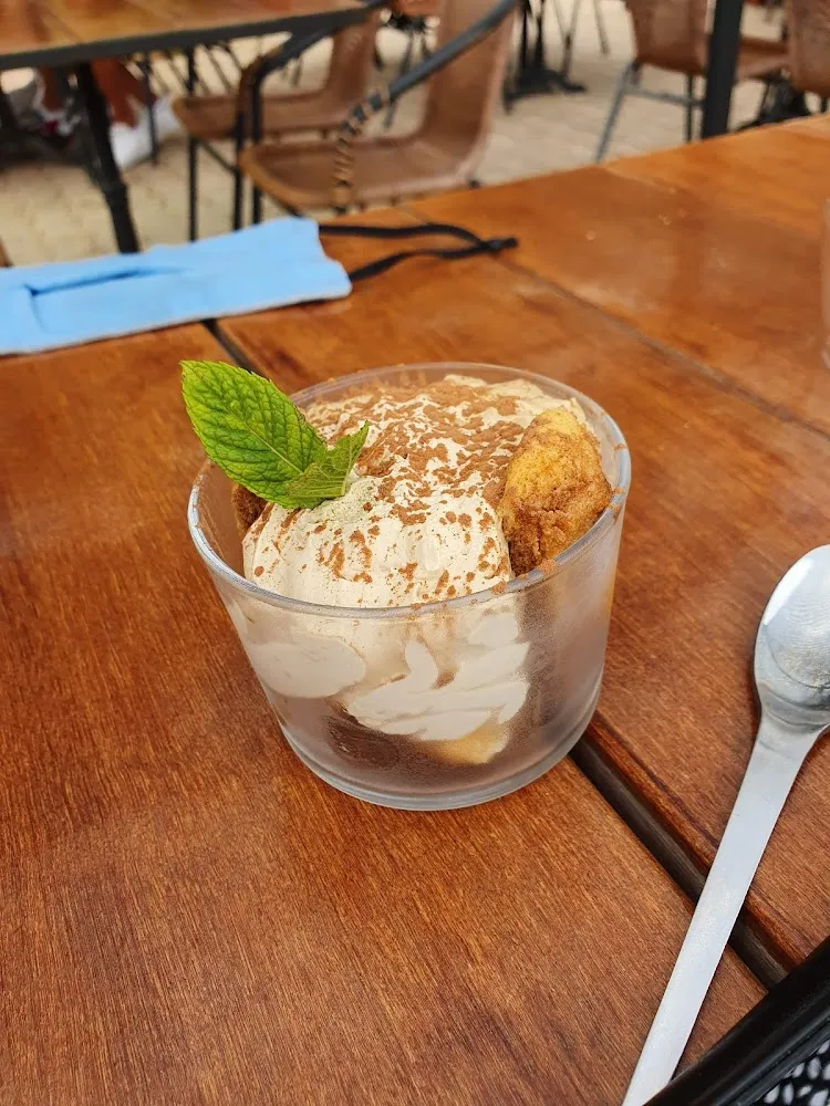 Tiramisu Café
